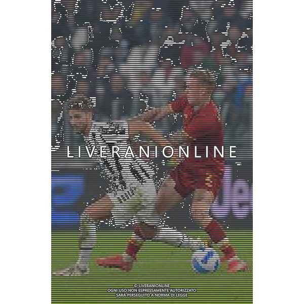 Torino 17.10.2021 Stadio Allianz Stadium ©Alessandro Falzone/Agenzia Aldo Liverani Juventus vs Roma Serie A Tim 2021/2022 Nella foto : Manuel Locatelli- Rick Karsdorp