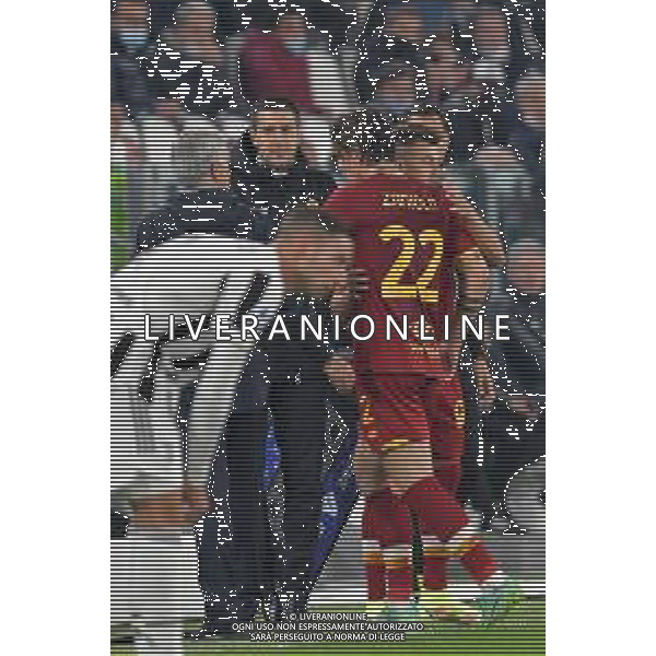 Torino 17.10.2021 Stadio Allianz Stadium ©Alessandro Falzone/Agenzia Aldo Liverani Juventus vs Roma Serie A Tim 2021/2022 Nella foto : Niccolò Zaniolo sostituito da Stephan El Shaarawy per infortunio