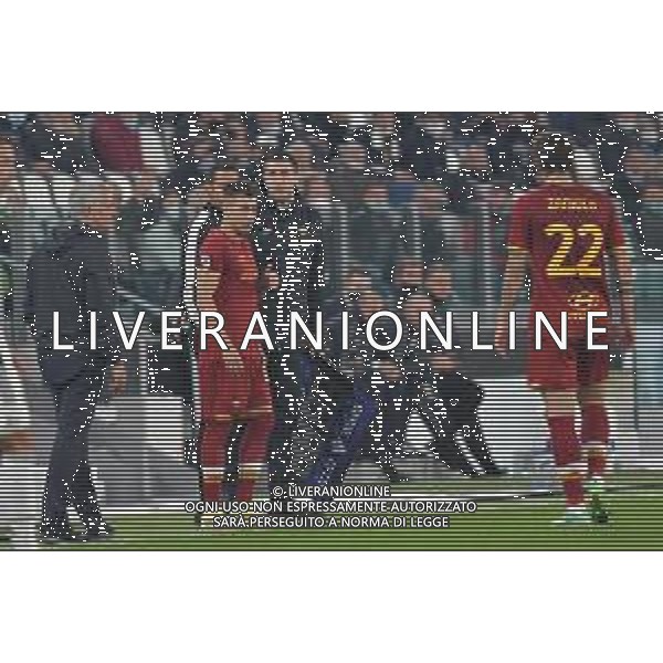 Torino 17.10.2021 Stadio Allianz Stadium ©Alessandro Falzone/Agenzia Aldo Liverani Juventus vs Roma Serie A Tim 2021/2022 Nella foto : Niccolò Zaniolo sostituito da Stephan El Shaarawy per infortunio