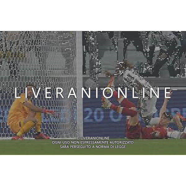 Torino 17.10.2021 Stadio Allianz Stadium ©Alessandro Falzone/Agenzia Aldo Liverani Juventus vs Roma Serie A Tim 2021/2022 Nella foto : Esultanza gol di Moise Kean