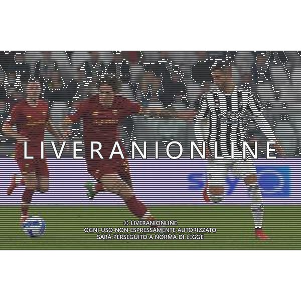 Torino 17.10.2021 Stadio Allianz Stadium ©Alessandro Falzone/Agenzia Aldo Liverani Juventus vs Roma Serie A Tim 2021/2022 Nella foto : Niccolò Zaniolo-Rodrigo Bentancur