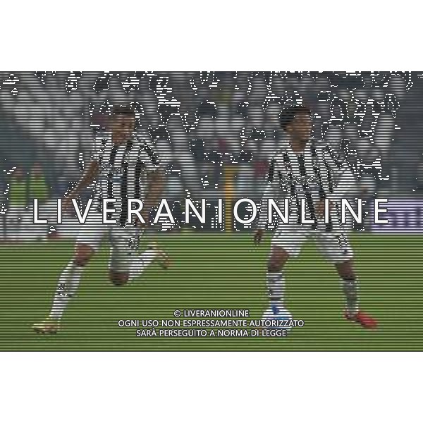 Torino 17.10.2021 Stadio Allianz Stadium ©Alessandro Falzone/Agenzia Aldo Liverani Juventus vs Roma Serie A Tim 2021/2022 Nella foto : Danilo offre la sovrapposizione di gioco a Juan Cuadrado