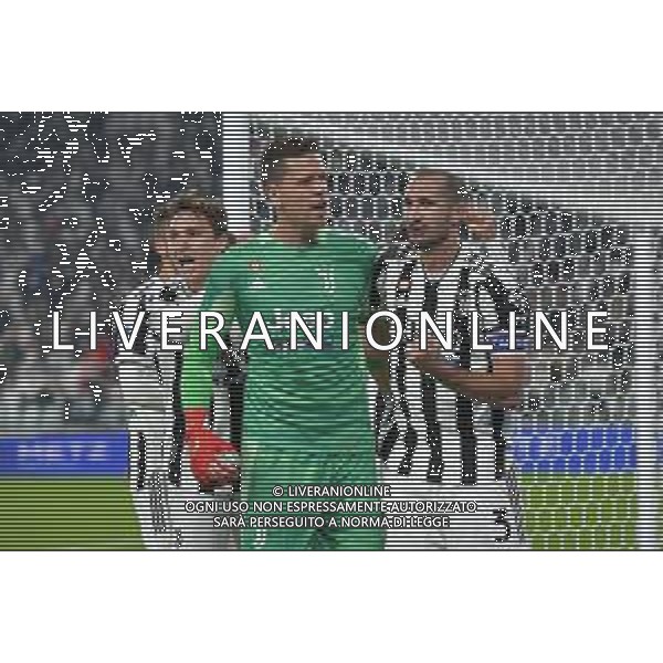Torino 17.10.2021 Stadio Allianz Stadium ©Alessandro Falzone/Agenzia Aldo Liverani Juventus vs Roma Serie A Tim 2021/2022 Nella foto : Federico Chiesa-Wojciech Szczesny-Giorgio Chiellini