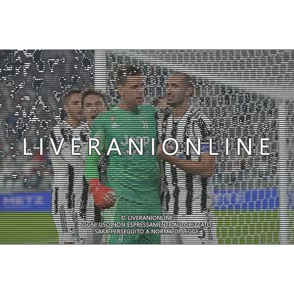 Torino 17.10.2021 Stadio Allianz Stadium ©Alessandro Falzone/Agenzia Aldo Liverani Juventus vs Roma Serie A Tim 2021/2022 Nella foto : Federico Chiesa-Wojciech Szczesny-Giorgio Chiellini