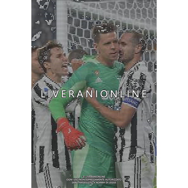 Torino 17.10.2021 Stadio Allianz Stadium ©Alessandro Falzone/Agenzia Aldo Liverani Juventus vs Roma Serie A Tim 2021/2022 Nella foto : Federico Chiesa-Wojciech Szczesny-Giorgio Chiellini