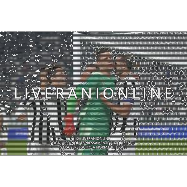 Torino 17.10.2021 Stadio Allianz Stadium ©Alessandro Falzone/Agenzia Aldo Liverani Juventus vs Roma Serie A Tim 2021/2022 Nella foto : Federico Chiesa-Wojciech Szczesny-Giorgio Chiellini