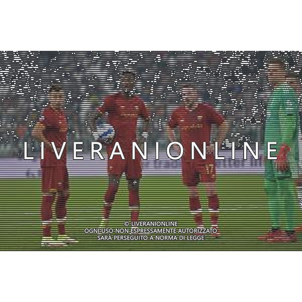 Torino 17.10.2021 Stadio Allianz Stadium ©Alessandro Falzone/Agenzia Aldo Liverani Juventus vs Roma Serie A Tim 2021/2022 Nella foto : Stephan El Shaarawy-Tammy Abraham-Jordan Veretout-Wojciech Szczesny in attesa della decisione del VAR