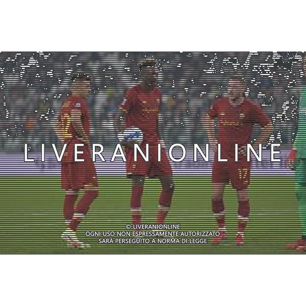 Torino 17.10.2021 Stadio Allianz Stadium ©Alessandro Falzone/Agenzia Aldo Liverani Juventus vs Roma Serie A Tim 2021/2022 Nella foto : Stephan El Shaarawy-Tammy Abraham-Jordan Veretout in attesa della decisione del VAR