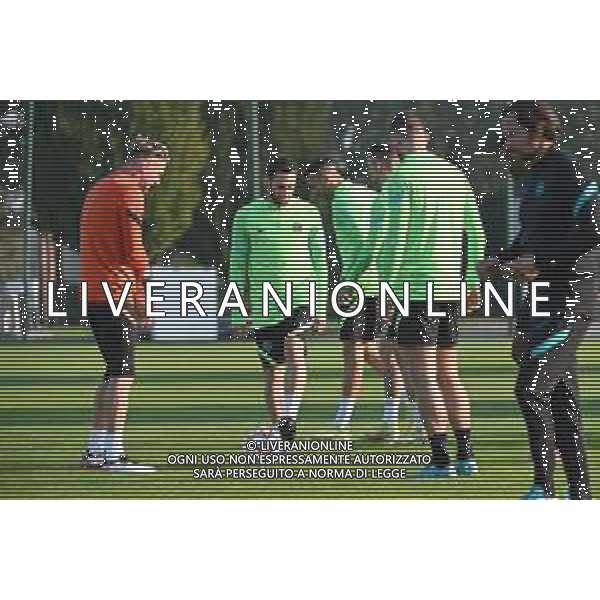 ¬© TVRG Allenamento Inter nella foto Hakan Calhanoglu Appiano Gentile (CO) 18-10-2021 Centro sportivo Suning in memoria di Angelo Moratti Allenamento dell\'Inter in preparazione della gara contro lo Sheriff Tiraspol valevole per la 3a giornata del gruppo D della fase a gironi della UEFA Champions League foto Roberto Garavaglia/ag. Aldo Liverani sas/AGENZIA ALDO LIVERANI SAS