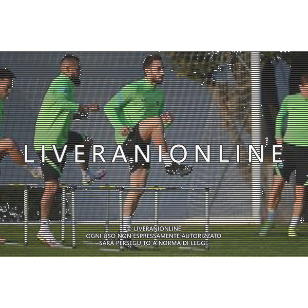¬© TVRG Allenamento Inter nella foto Hakan Calhanoglu e Arturo Vidal Appiano Gentile (CO) 18-10-2021 Centro sportivo Suning in memoria di Angelo Moratti Allenamento dell\'Inter in preparazione della gara contro lo Sheriff Tiraspol valevole per la 3a giornata del gruppo D della fase a gironi della UEFA Champions League foto Roberto Garavaglia/ag. Aldo Liverani sas/AGENZIA ALDO LIVERANI SAS