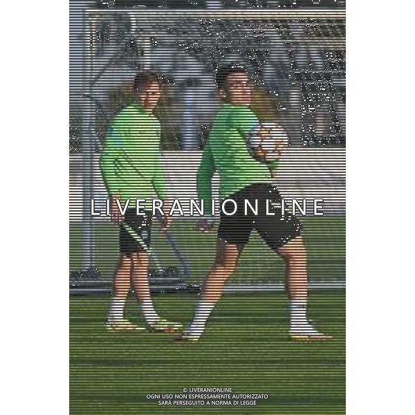 ¬© TVRG Allenamento Inter nella foto Nicolo\' Barella e Lautaro Martinez Appiano Gentile (CO) 18-10-2021 Centro sportivo Suning in memoria di Angelo Moratti Allenamento dell\'Inter in preparazione della gara contro lo Sheriff Tiraspol valevole per la 3a giornata del gruppo D della fase a gironi della UEFA Champions League foto Roberto Garavaglia/ag. Aldo Liverani sas/AGENZIA ALDO LIVERANI SAS