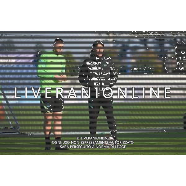 © TVRG Allenamento Inter nella foto Milan Skriniar e l\'allenatore Simone Inzaghi Appiano Gentile (CO) 18-10-2021 Centro sportivo Suning in memoria di Angelo Moratti Allenamento dell\'Inter in preparazione della gara contro lo Sheriff Tiraspol valevole per la 3a giornata del gruppo D della fase a gironi della UEFA Champions League foto Roberto Garavaglia/ag. Aldo Liverani sas/AGENZIA ALDO LIVERANI SAS