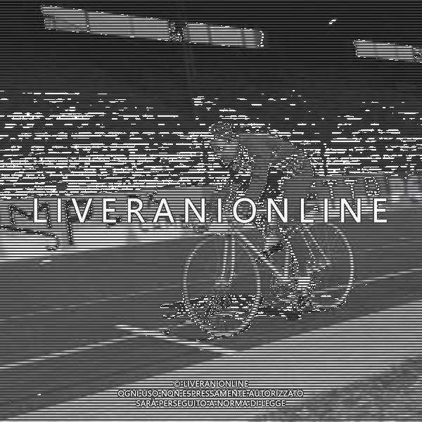 RETROSPETTIVA ROGER RIVIERE CICLISTA NELLA FOTO ROGER RIVIERE AL VELODROMO VIGORELLI PER IL RECORD DELL\'ORA 20-09-1958 AG ALDO LIVERANI SAS