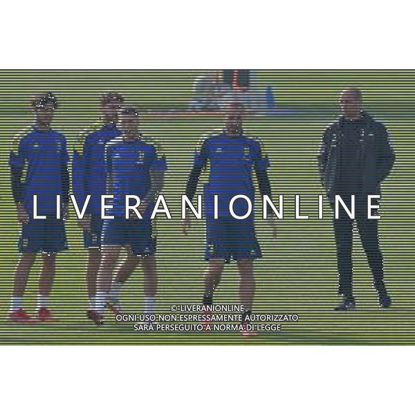 Torino 19.10.2021 Juventus Centre Continassa Allenamento rifinitura Champions League 2021/2022 ©Manuela Viganti/Ag. Aldo Liverani sas Nella foto: il gruppo in allenamento - massimiliano allegri con giorgio chiellini, federico bernardeschi e Manuel locatelli ©VIGANTI/AGENZIA ALDO LIVERANI SAS
