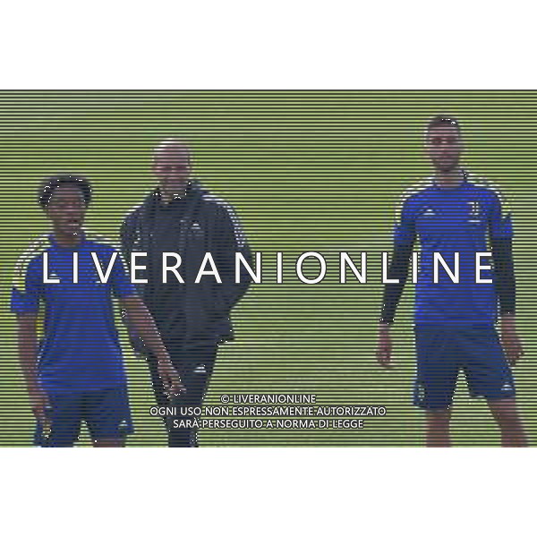 Torino 19.10.2021 Juventus Centre Continassa Allenamento rifinitura Champions League 2021/2022 ©Manuela Viganti/Ag. Aldo Liverani sas Nella foto: massimiliano allegri, juan cuadrado e rodrigo bentancur ©VIGANTI/AGENZIA ALDO LIVERANI SAS