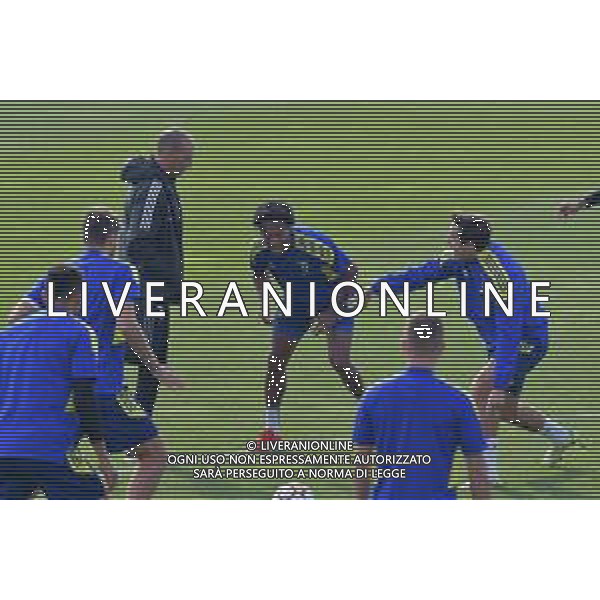Torino 19.10.2021 Juventus Centre Continassa Allenamento rifinitura Champions League 2021/2022 ©Manuela Viganti/Ag. Aldo Liverani sas Nella foto: massimiliano allegri e juan cuadrado e federico chiesa ©VIGANTI/AGENZIA ALDO LIVERANI SAS