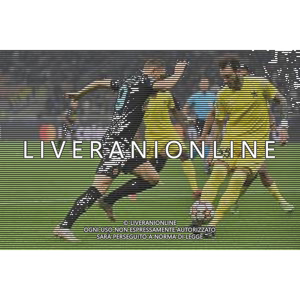 Edin Dzeko (Inter) e Gustavo Dulanto (Sheriff Tiraspol) Inter vs Sheriff Tiraspol UEFA Champions League fase a gironi 3a giornata - gruppo D Milano 19-10-2021 Stadio Giuseppe Meazza - San Siro foto Roberto Garavaglia/ag. Aldo Liverani sas /AGENZIA ALDO LIVERANI SAS