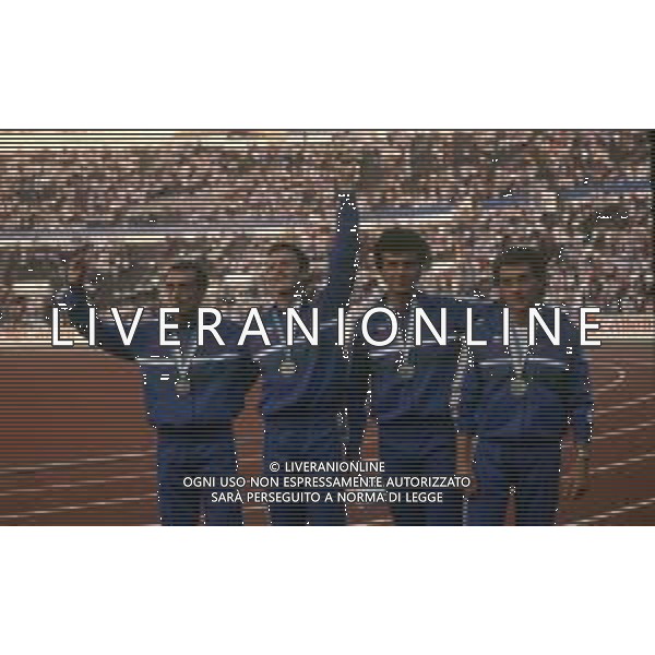 1983 HELSINKI CAMPIONATI DEL MONDO DI ATLETICA LEGGERA NELLA FOTO PIER FRANCESCO PAVONI CON PIETRO MENNEA STEFANO TILLI E CARLO SIMIONATO STAFFETTA 4X4 AG ALDO LIVERANI SAS