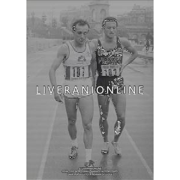 RETROSPETTIVA PIER FRANCESCO PAVONI ATLETICA NELLA FOTO PIER FRANCESCO PAVONI CON PIETRO MENNEA ALL\'ARENA CIVICA DI MILANO AG ALDO LIVERANI SAS