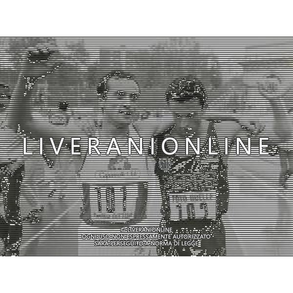 RETROSPETTIVA PIER FRANCESCO PAVONI ATLETICA NELLA FOTO PIER FRANCESCO PAVONI CON PIETRO MENNEA ALL\'ARENA CIVICA DI MILANO AG ALDO LIVERANI SAS