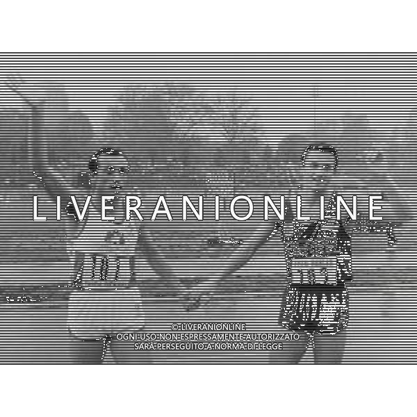 RETROSPETTIVA PIER FRANCESCO PAVONI ATLETICA NELLA FOTO PIER FRANCESCO PAVONI CON PIETRO MENNEA ALL\'ARENA CIVICA DI MILANO AG ALDO LIVERANI SAS
