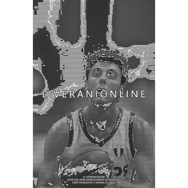 RETROSPETTIVA PIERO MONTECCHI CESTISTA GIOCATORE PALLACANESTRO NELLA FOTO CON LA MAGLIA DELLA PHILIPS MILANO CAMPIONATO BASKET 1989-1990 ©ARCHIVIO AG. ALDO LIVERANI SAS
