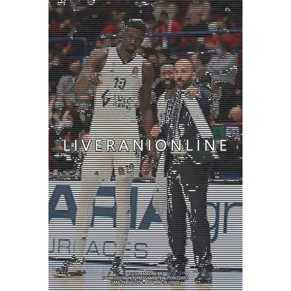 ¬© TVRG Youssoupha Fall (Lyon-Villeurbanne) SX e Terence Jonathan TJ Parker allenatore Lyon-Villeurbanne DX AX Armani Exchange Milano vs LDLC ASVEL Lyon-Villeurbanne Turkish Ailines EuroLeague - 5a giornata regular season Assago (MI) 21-10-2021 Mediolanum Forum foto Roberto Garavaglia/ag. Aldo Liverani sas/AGENZIA ALDO LIVERANI SAS