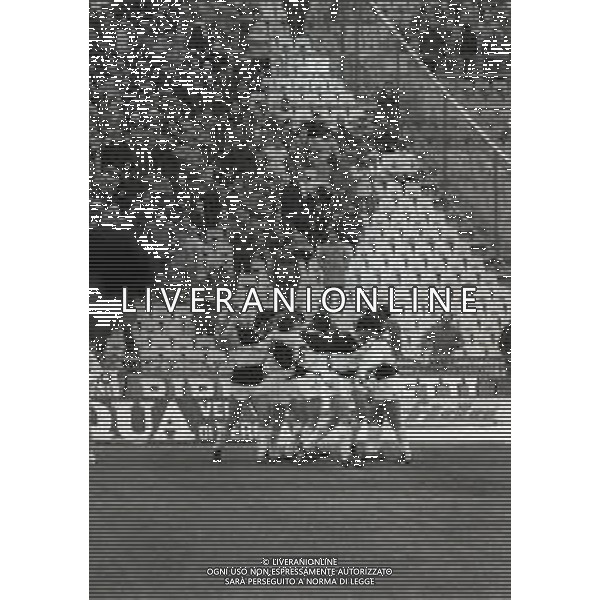 13-01-1985 UDINE CAMPIONATO DI CALCIO SERIE A UDINESE -CREMONESE 2-0 NELLA FOTO ABBRACCI GIOCATORI UDINESE DOPO IL GOAL AG ALDO LIVERANI SAS