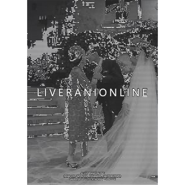 RETROPETTIVA GUY BORBONE PARMA REALI NELLA FOTO GUY BORBONE PARMA MATRIMONIO A NIZZA IN CHIESA CON LA MOGLIE BRIGITTE PEU-DUVALLON IL GIORNO 11-07-1964 AG ALDO LIVERANI SAS