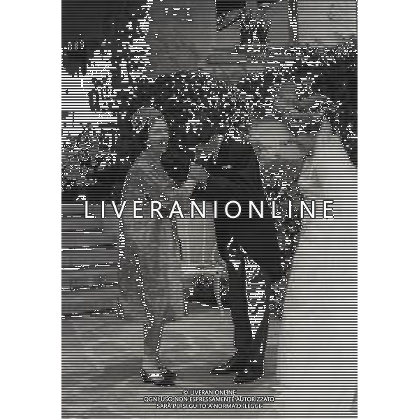 RETROPETTIVA GUY BORBONE PARMA REALI NELLA FOTO GUY BORBONE PARMA MATRIMONIO A NIZZA IN CHIESA CON LA MOGLIE BRIGITTE PEU-DUVALLON IL GIORNO 11-07-1964 AG ALDO LIVERANI SAS