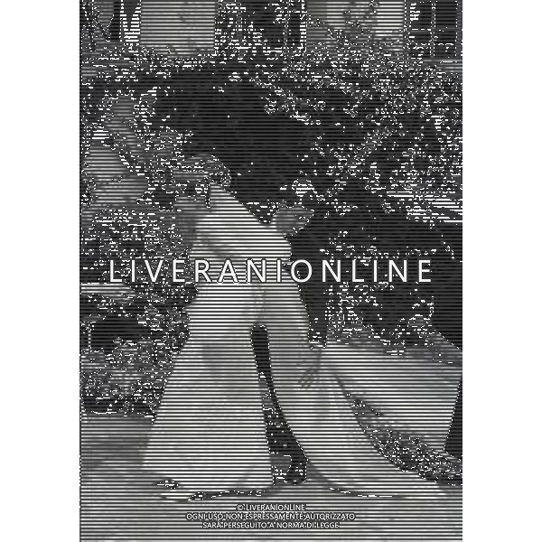 RETROPETTIVA GUY BORBONE PARMA REALI NELLA FOTO GUY BORBONE PARMA MATRIMONIO A NIZZA IN CHIESA CON LA MOGLIE BRIGITTE PEU-DUVALLON IL GIORNO 11-07-1964 AG ALDO LIVERANI SAS