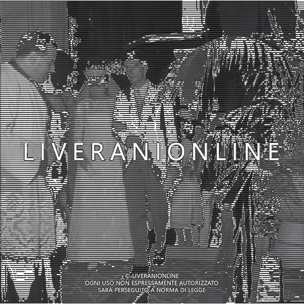 RETROPETTIVA GUY BORBONE PARMA REALI NELLA FOTO GUY BORBONE PARMA MATRIMONIO A NIZZA IN CHIESA CON LA MOGLIE BRIGITTE PEU-DUVALLON IL GIORNO 11-07-1964 AG ALDO LIVERANI SAS