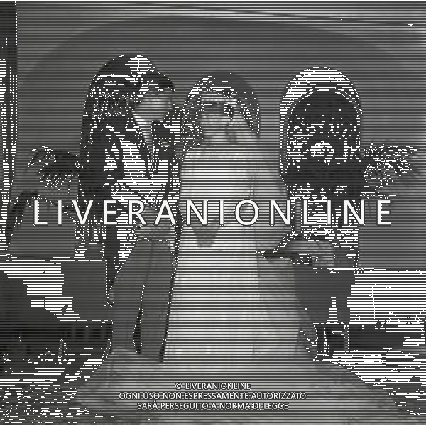 RETROPETTIVA GUY BORBONE PARMA REALI NELLA FOTO GUY BORBONE PARMA MATRIMONIO A NIZZA IN CHIESA CON LA MOGLIE BRIGITTE PEU-DUVALLON IL GIORNO 11-07-1964 AG ALDO LIVERANI SAS