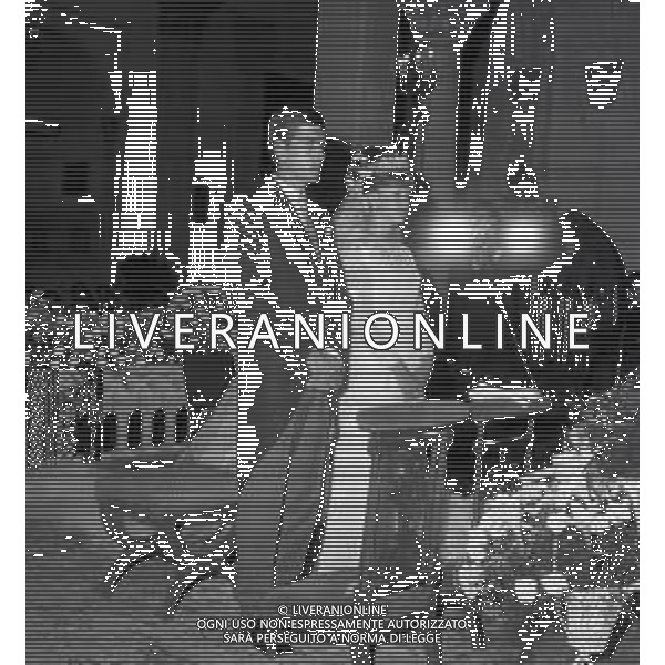 RETROPETTIVA GUY BORBONE PARMA REALI NELLA FOTO GUY BORBONE PARMA MATRIMONIO A NIZZA IN CHIESA CON LA MOGLIE BRIGITTE PEU-DUVALLON IL GIORNO 11-07-1964 AG ALDO LIVERANI SAS