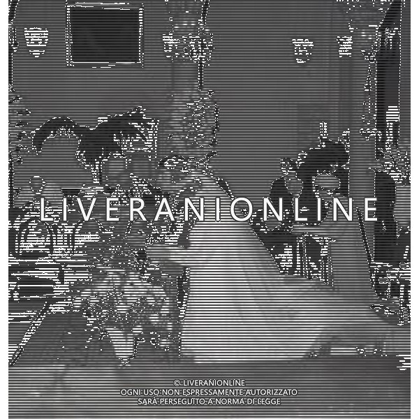 RETROPETTIVA GUY BORBONE PARMA REALI NELLA FOTO GUY BORBONE PARMA MATRIMONIO A NIZZA IN CHIESA CON LA MOGLIE BRIGITTE PEU-DUVALLON IL GIORNO 11-07-1964 AG ALDO LIVERANI SAS