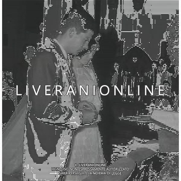 RETROPETTIVA GUY BORBONE PARMA REALI NELLA FOTO GUY BORBONE PARMA MATRIMONIO A NIZZA IN CHIESA CON LA MOGLIE BRIGITTE PEU-DUVALLON IL GIORNO 11-07-1964 AG ALDO LIVERANI SAS