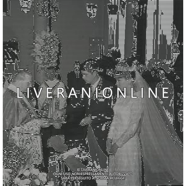 RETROPETTIVA GUY BORBONE PARMA REALI NELLA FOTO GUY BORBONE PARMA MATRIMONIO A NIZZA IN CHIESA CON LA MOGLIE BRIGITTE PEU-DUVALLON IL GIORNO 11-07-1964 AG ALDO LIVERANI SAS