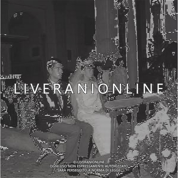 RETROPETTIVA GUY BORBONE PARMA REALI NELLA FOTO GUY BORBONE PARMA MATRIMONIO A NIZZA IN CHIESA CON LA MOGLIE BRIGITTE PEU-DUVALLON IL GIORNO 11-07-1964 AG ALDO LIVERANI SAS