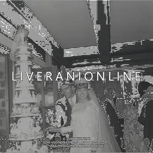 RETROPETTIVA GUY BORBONE PARMA REALI NELLA FOTO GUY BORBONE PARMA MATRIMONIO A NIZZA IN CHIESA CON LA MOGLIE BRIGITTE PEU-DUVALLON IL GIORNO 11-07-1964 AG ALDO LIVERANI SAS