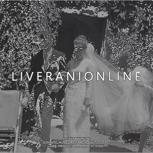 RETROPETTIVA GUY BORBONE PARMA REALI NELLA FOTO GUY BORBONE PARMA MATRIMONIO A NIZZA IN CHIESA CON LA MOGLIE BRIGITTE PEU-DUVALLON IL GIORNO 11-07-1964 AG ALDO LIVERANI SAS