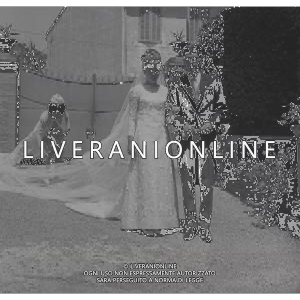 RETROPETTIVA GUY BORBONE PARMA REALI NELLA FOTO GUY BORBONE PARMA MATRIMONIO A NIZZA IN CHIESA CON LA MOGLIE BRIGITTE PEU-DUVALLON IL GIORNO 11-07-1964 AG ALDO LIVERANI SAS