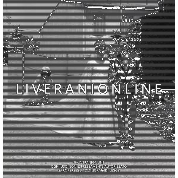 RETROPETTIVA GUY BORBONE PARMA REALI NELLA FOTO GUY BORBONE PARMA MATRIMONIO A NIZZA IN CHIESA CON LA MOGLIE BRIGITTE PEU-DUVALLON IL GIORNO 11-07-1964 AG ALDO LIVERANI SAS