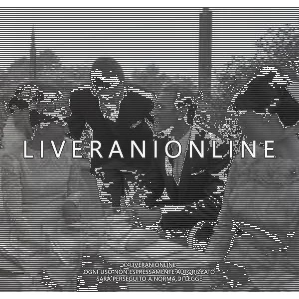RETROPETTIVA GUY BORBONE PARMA REALI NELLA FOTO GUY BORBONE PARMA MATRIMONIO A NIZZA IN CHIESA CON LA MOGLIE BRIGITTE PEU-DUVALLON IL GIORNO 11-07-1964 AG ALDO LIVERANI SAS