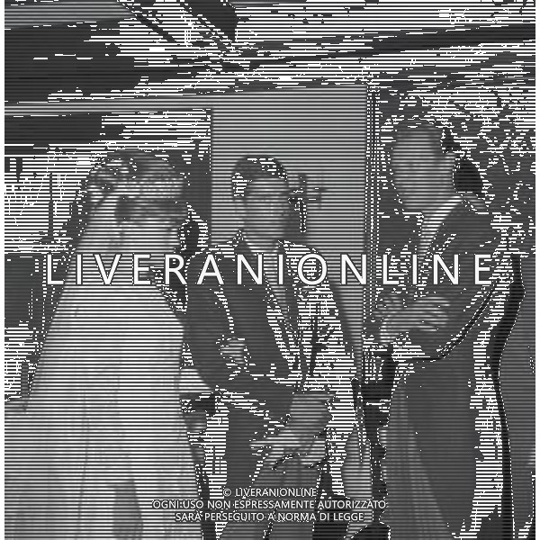 RETROPETTIVA GUY BORBONE PARMA REALI NELLA FOTO GUY BORBONE PARMA MATRIMONIO A NIZZA IN CHIESA CON LA MOGLIE BRIGITTE PEU-DUVALLON IL GIORNO 11-07-1964 AG ALDO LIVERANI SAS