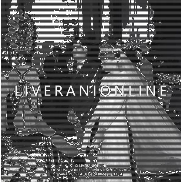 RETROPETTIVA GUY BORBONE PARMA REALI NELLA FOTO GUY BORBONE PARMA MATRIMONIO A NIZZA IN CHIESA CON LA MOGLIE BRIGITTE PEU-DUVALLON IL GIORNO 11-07-1964 AG ALDO LIVERANI SAS