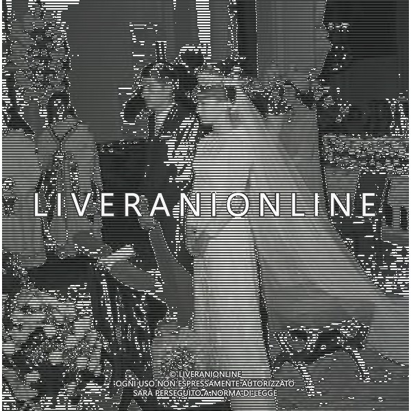 RETROPETTIVA GUY BORBONE PARMA REALI NELLA FOTO GUY BORBONE PARMA MATRIMONIO A NIZZA IN CHIESA CON LA MOGLIE BRIGITTE PEU-DUVALLON IL GIORNO 11-07-1964 AG ALDO LIVERANI SAS