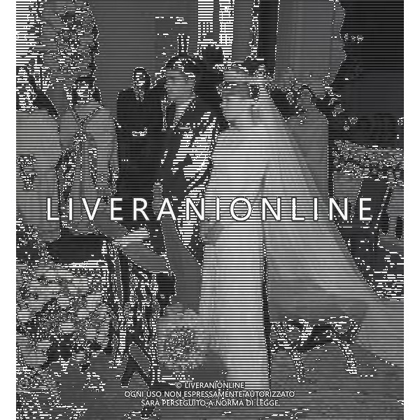 RETROPETTIVA GUY BORBONE PARMA REALI NELLA FOTO GUY BORBONE PARMA MATRIMONIO A NIZZA IN CHIESA CON LA MOGLIE BRIGITTE PEU-DUVALLON IL GIORNO 11-07-1964 AG ALDO LIVERANI SAS