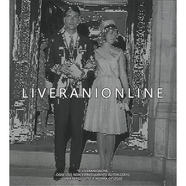 RETROPETTIVA GUY BORBONE PARMA REALI NELLA FOTO GUY BORBONE PARMA MATRIMONIO CIVILE A NIZZA CON LA MOGLIE BRIGITTE PEU-DUVALLON NELL\'ANNO 1964 AG ALDO LIVERANI SAS