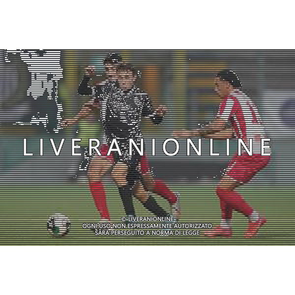Tommaso Berti (C) contrastato da Devid Eugene Bouah (T)e Matteo Piacentini (T) durante la gara di Lega Pro girone B tra Teramo Calcio e Cesena presso lo stadio Gaetano Bonolis il 23 Ottobre 2021 a Teramo. (Photo: Danilo Di Giovanni) ©Danilo Di Giovanni/AGENZIA ALDO LIVERANI SAS