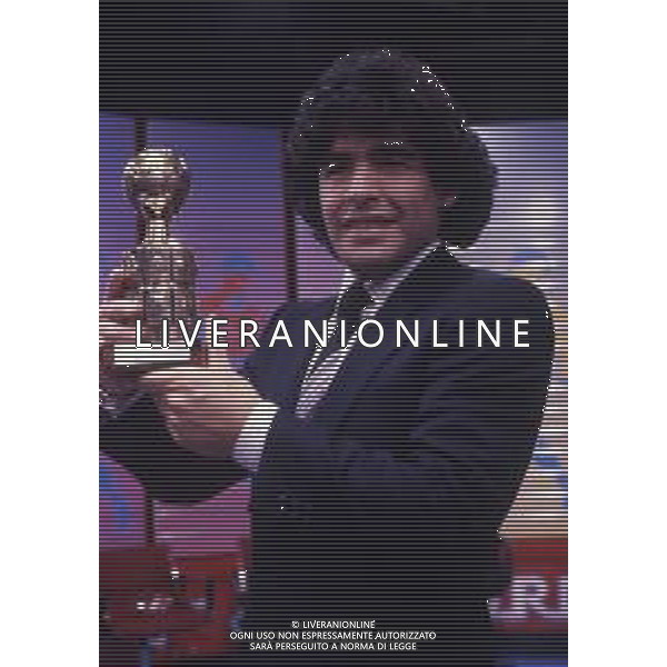 RETROSPETTIVA DIEGO ARMANDO MARADONA CALCIATORE NELLA FOTO DIEGO ARMANDO MARADONA NELL\'ANNO 1985-1986 ALLA TRASMISSIONE TELEVISIVA “EUROCALCIO“ AG ALDO LIVERANI SAS